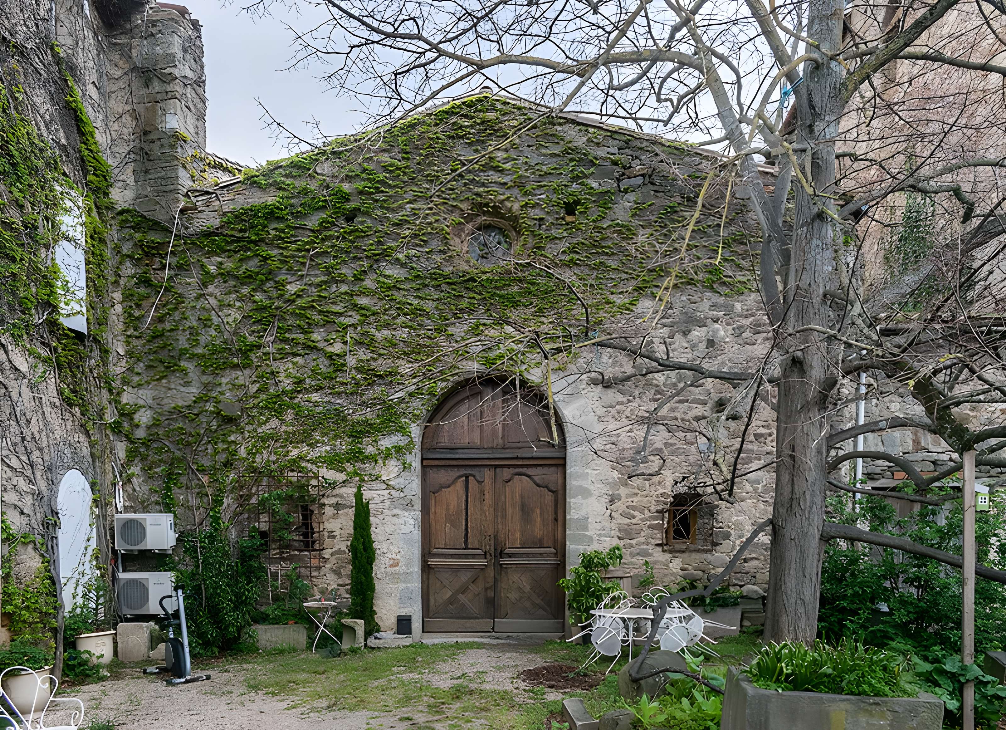Vestiges de l'abbaye de Saint-Polycarpe