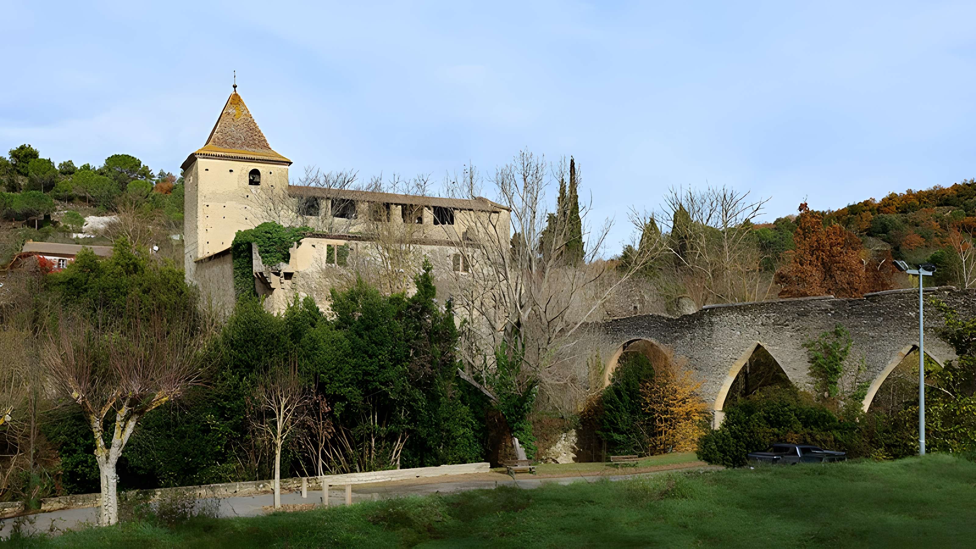 Vestiges de l'abbaye de Saint-Polycarpe