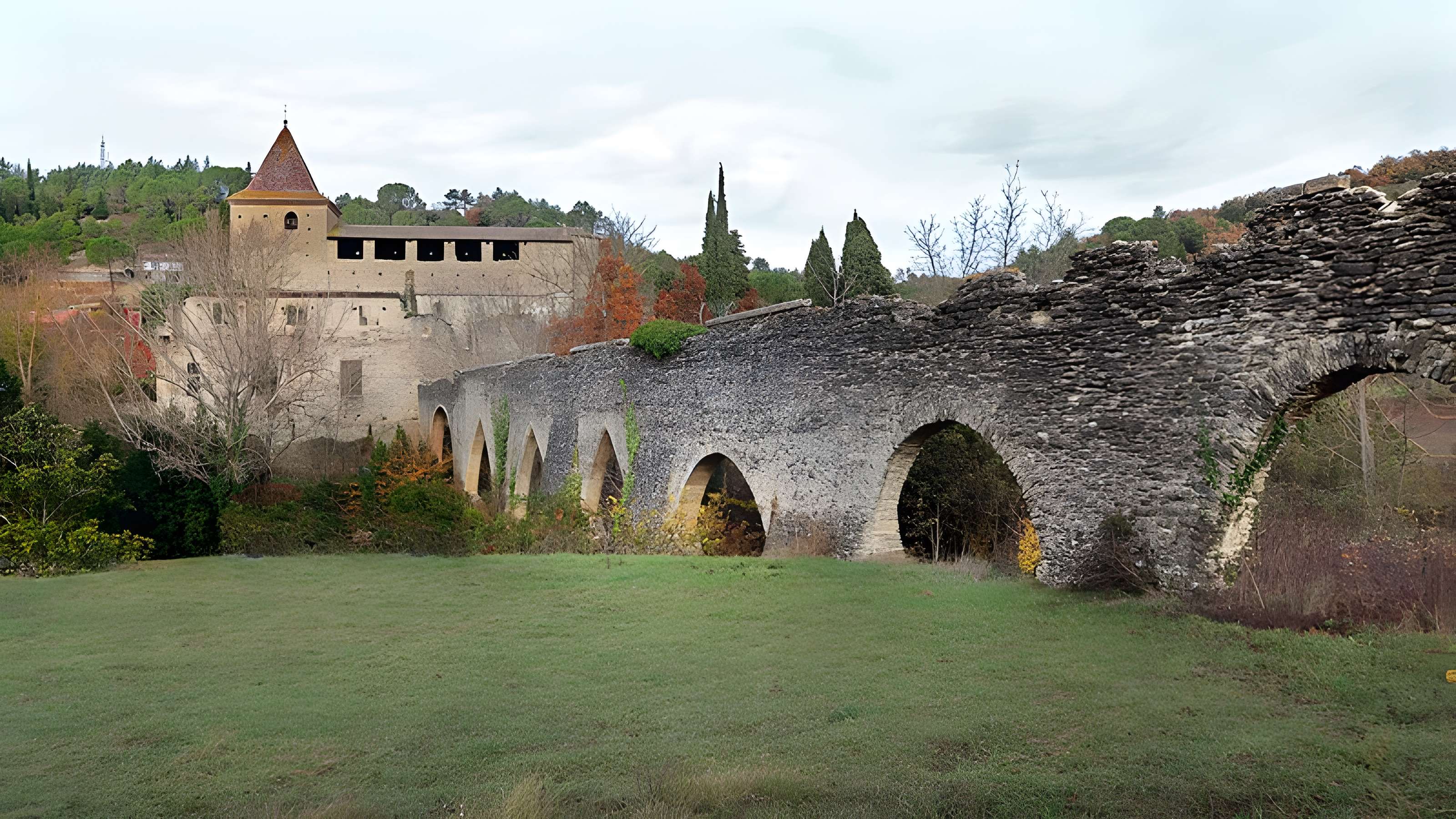 Vestiges de l'abbaye de Saint-Polycarpe
