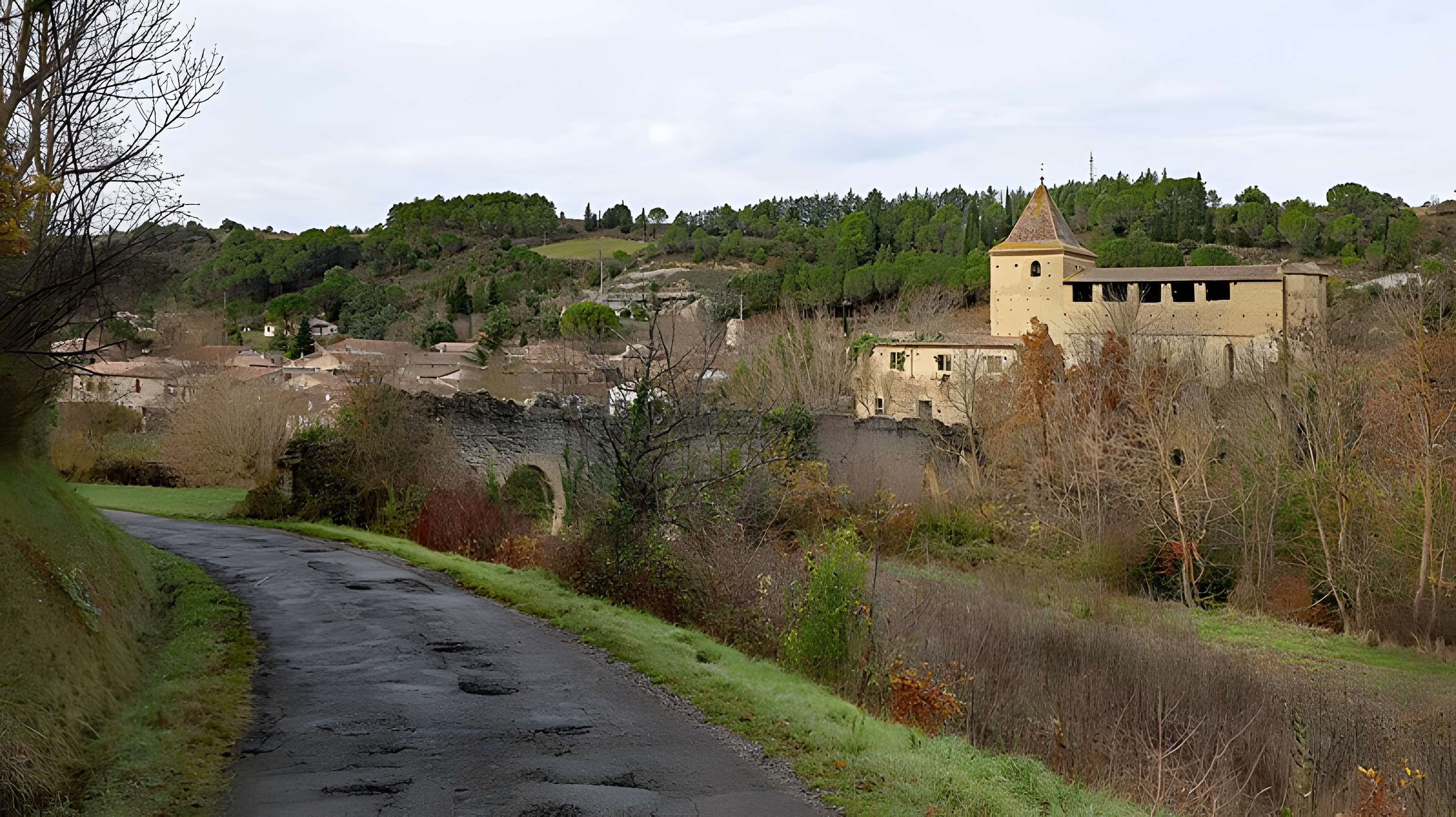 Vestiges de l'abbaye de Saint-Polycarpe