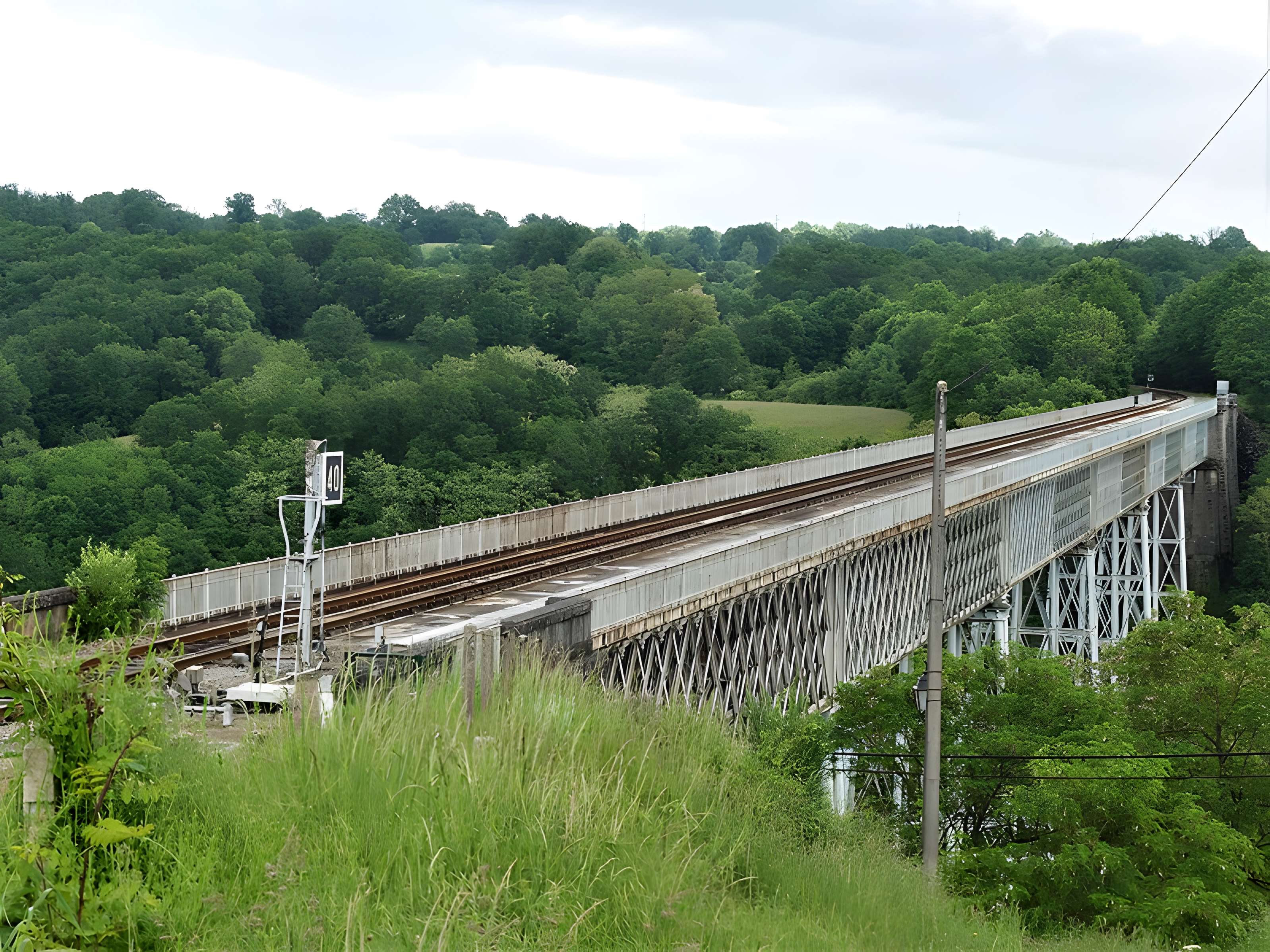 Viaduc de Busseau-sur-Creuse (également sur commune de Pionnat)
