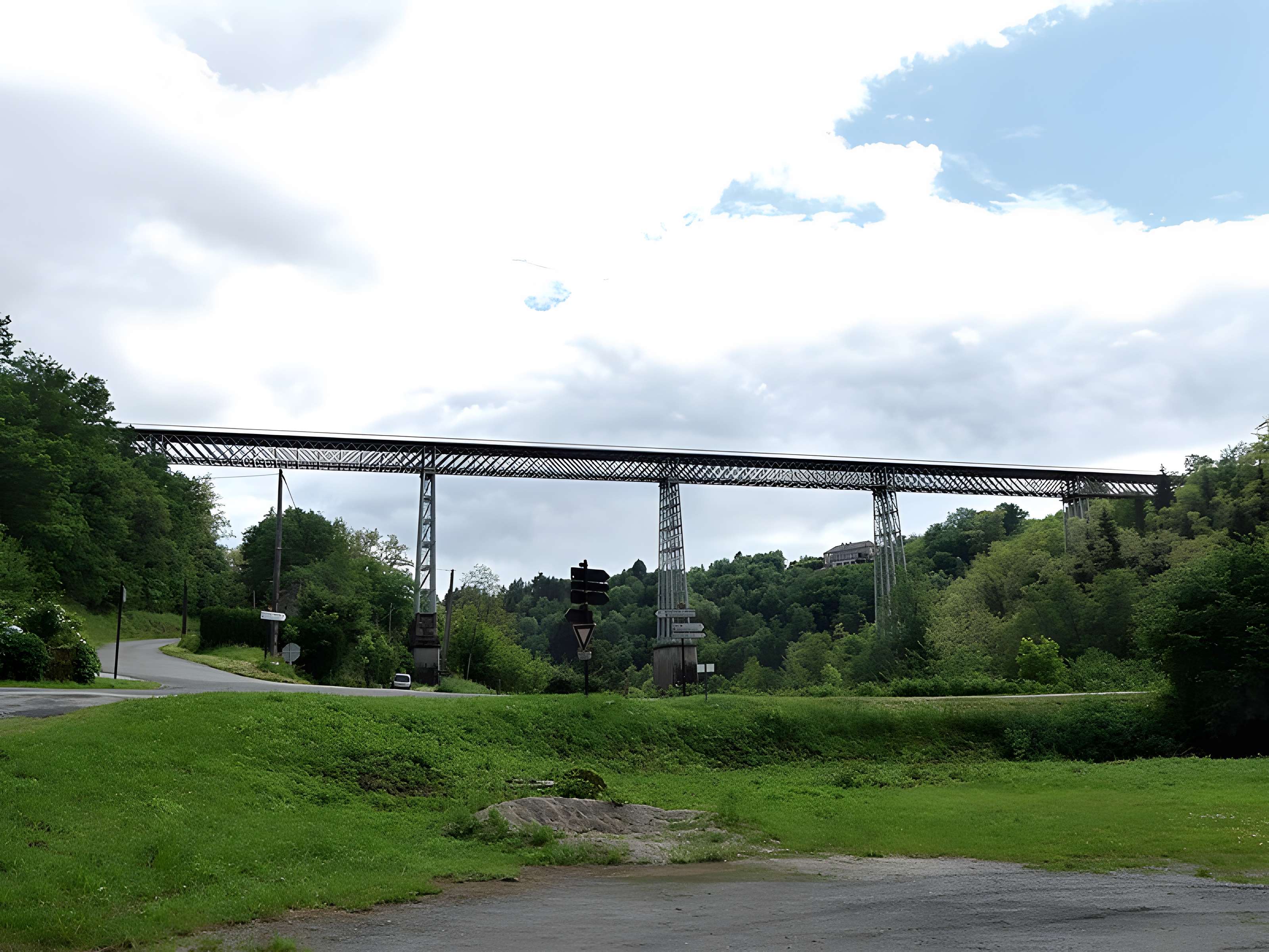 Viaduc de Busseau-sur-Creuse (également sur commune de Pionnat)