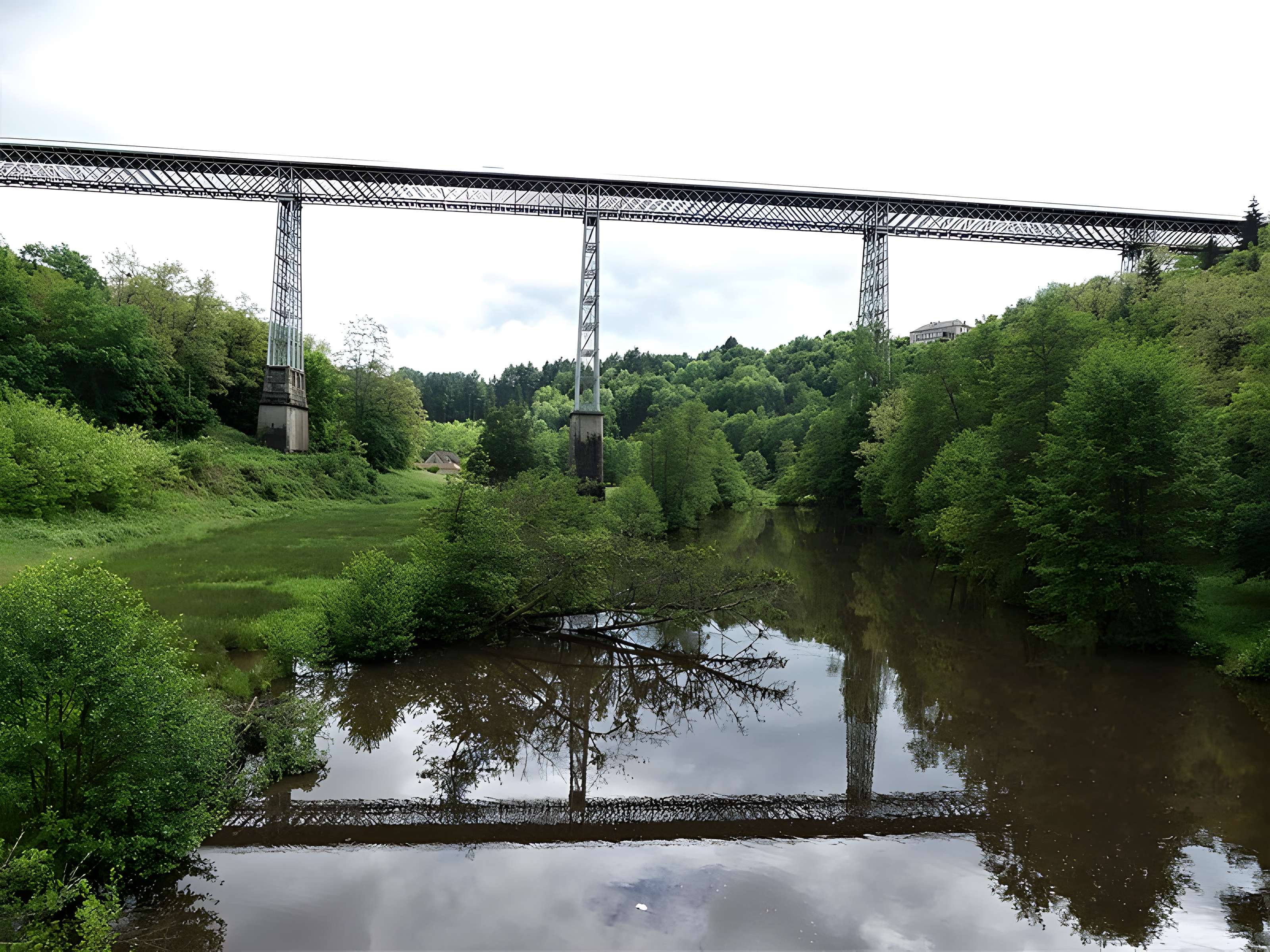 Viaduc de Busseau-sur-Creuse (également sur commune de Pionnat)