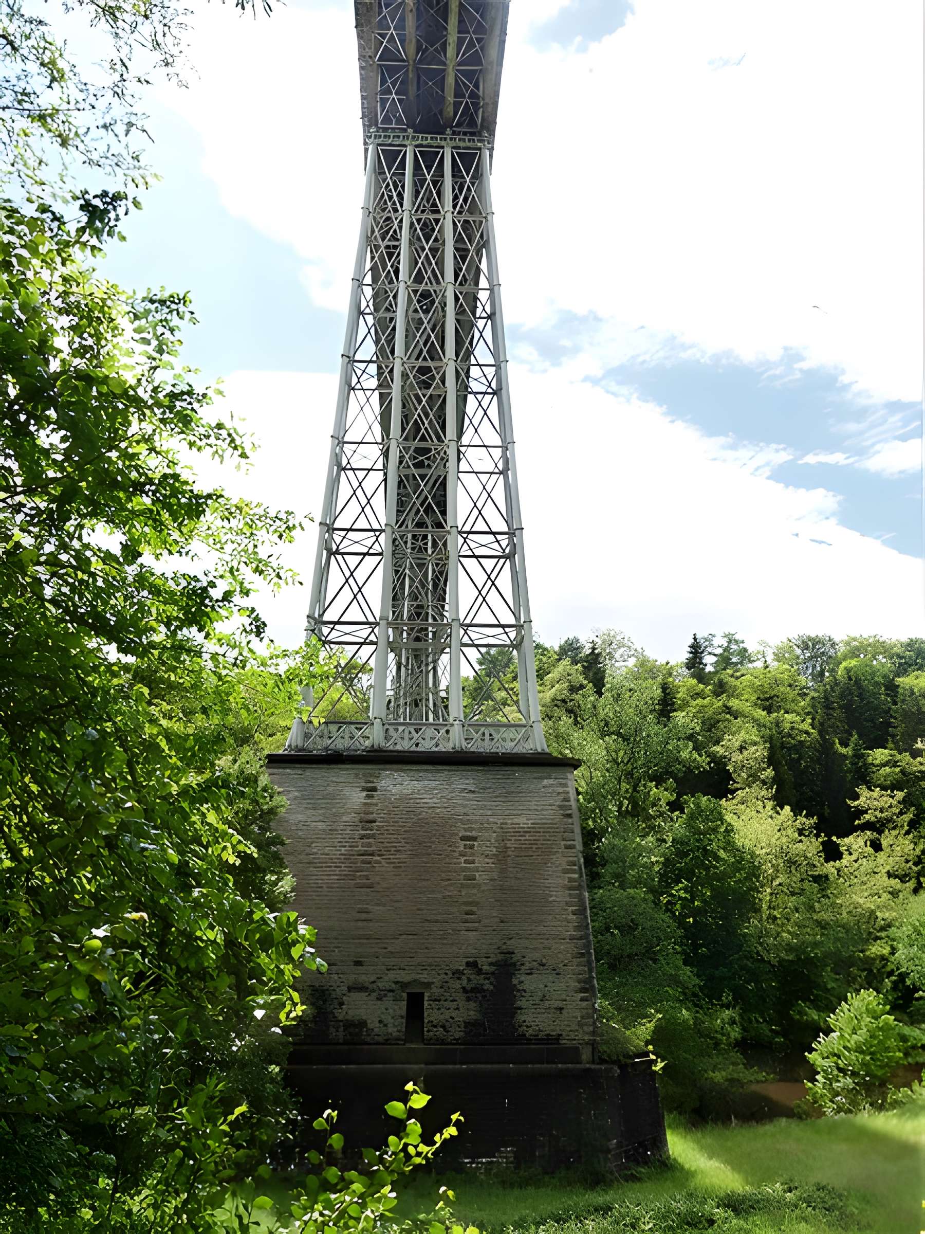 Viaduc de Busseau-sur-Creuse (également sur commune de Pionnat)