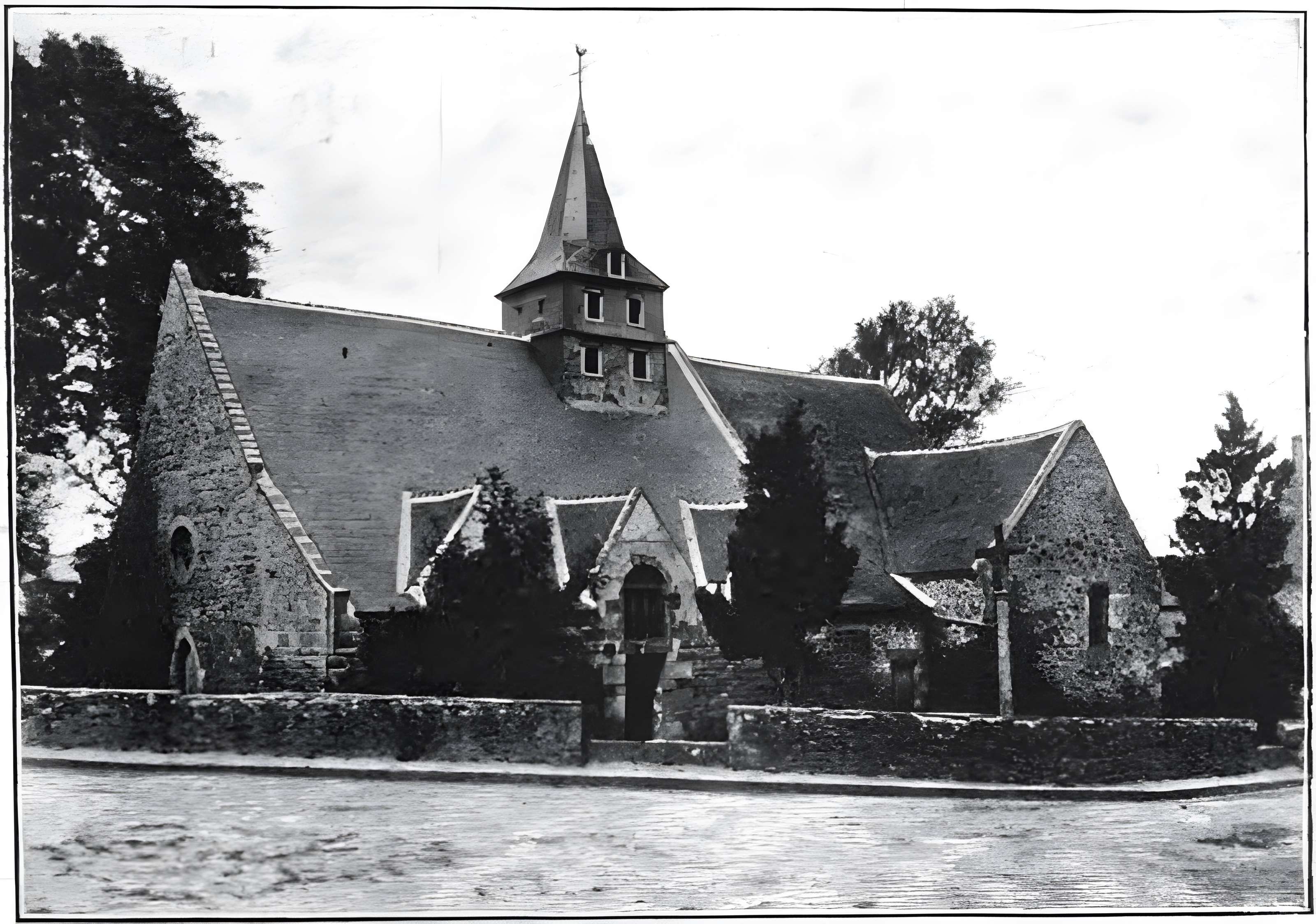 Vieille église de Saint-Lunaire