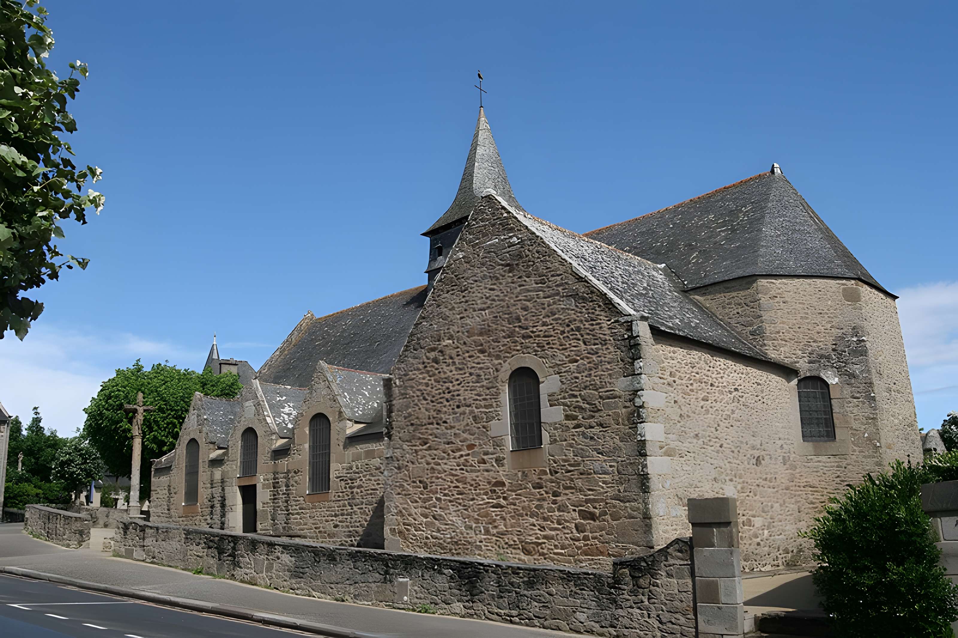 Vieille église de Saint-Lunaire