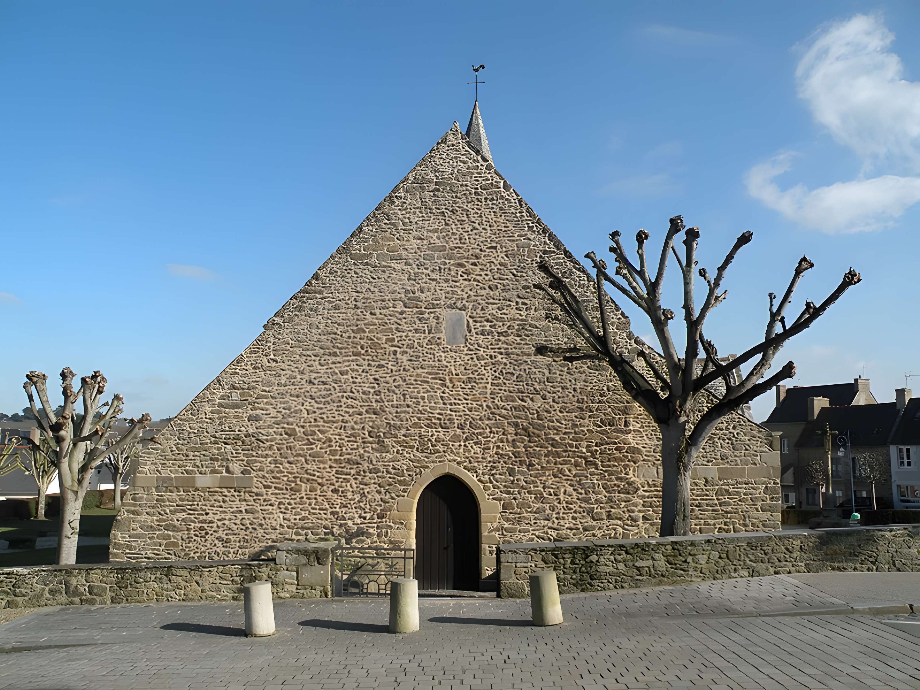 Vieille église de Saint-Lunaire