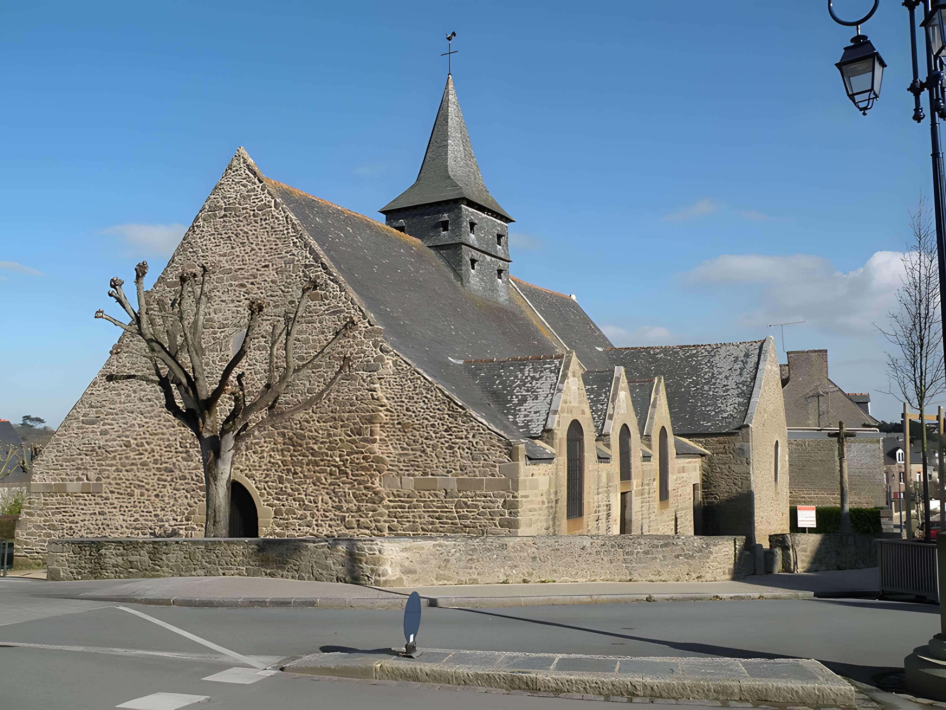 Vieille église de Saint-Lunaire