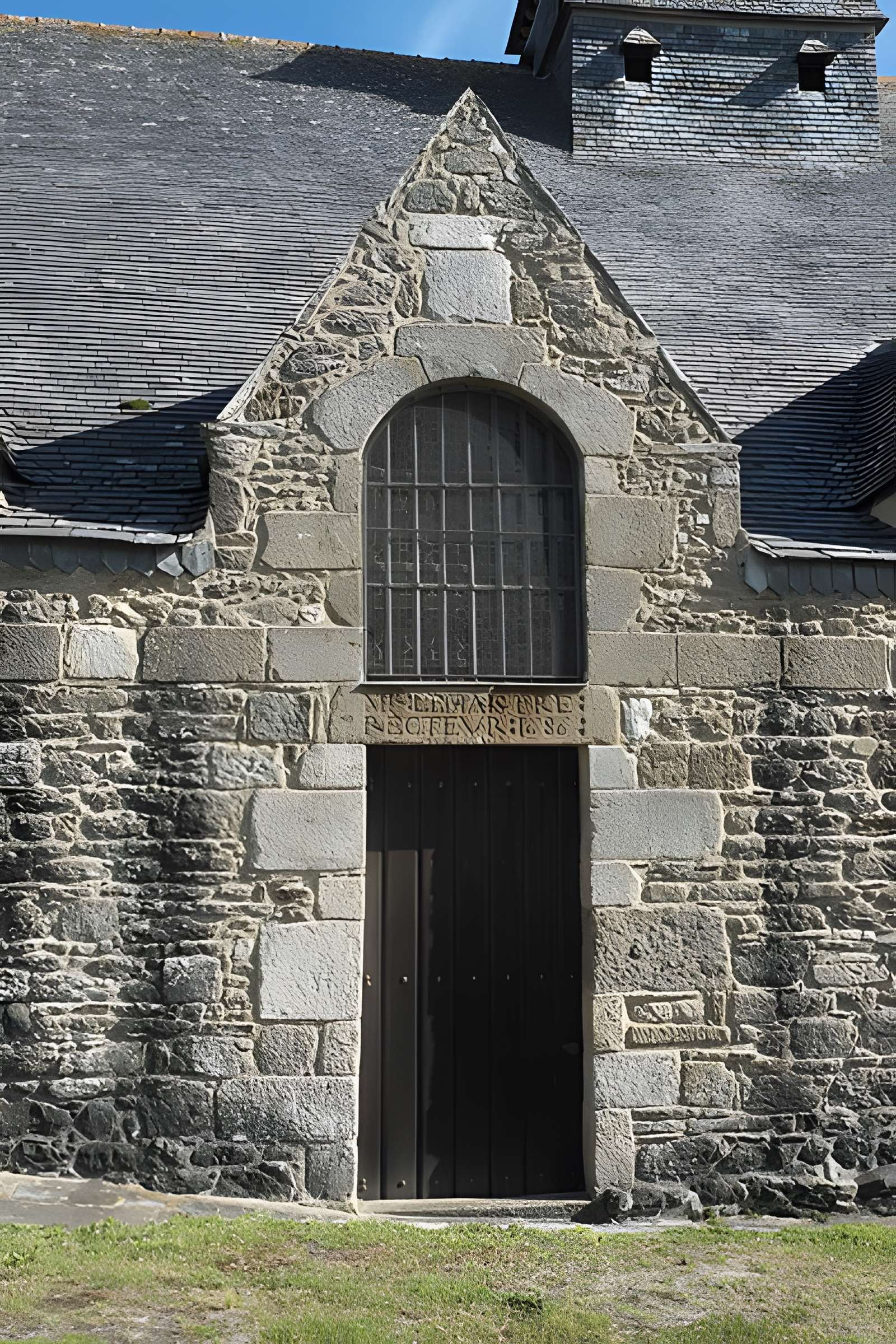 Vieille église de Saint-Lunaire