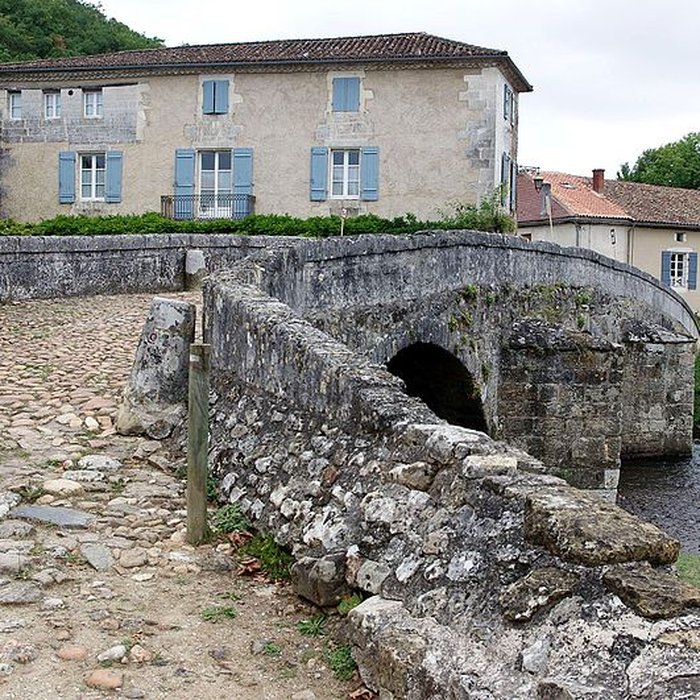 Photo de Vieux Pont sur la Côle de Saint-Jean-de-Côle
