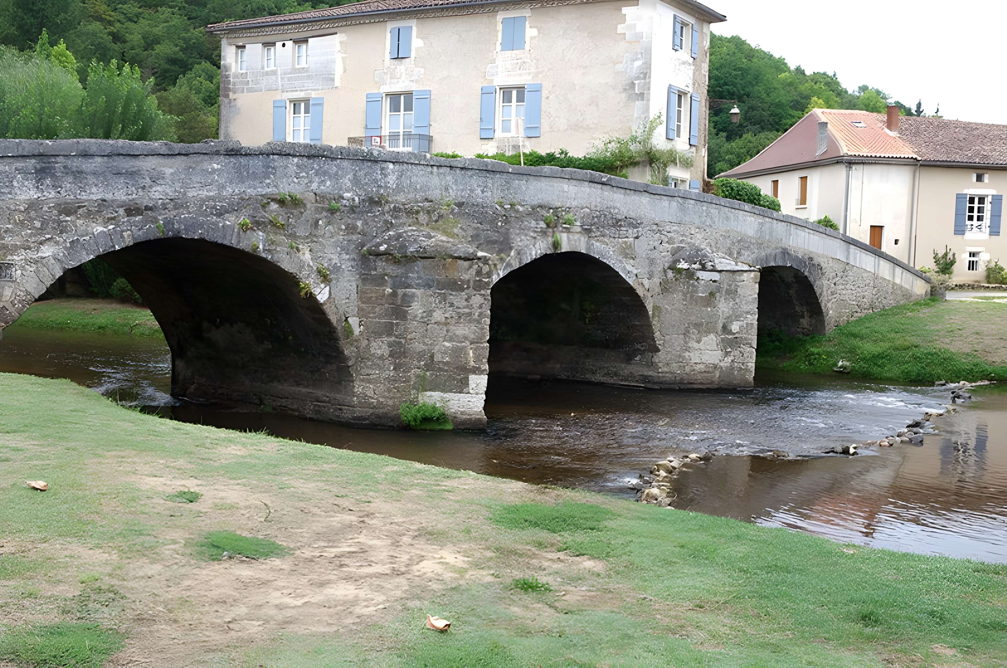 Vieux Pont sur la Côle de Saint-Jean-de-Côle