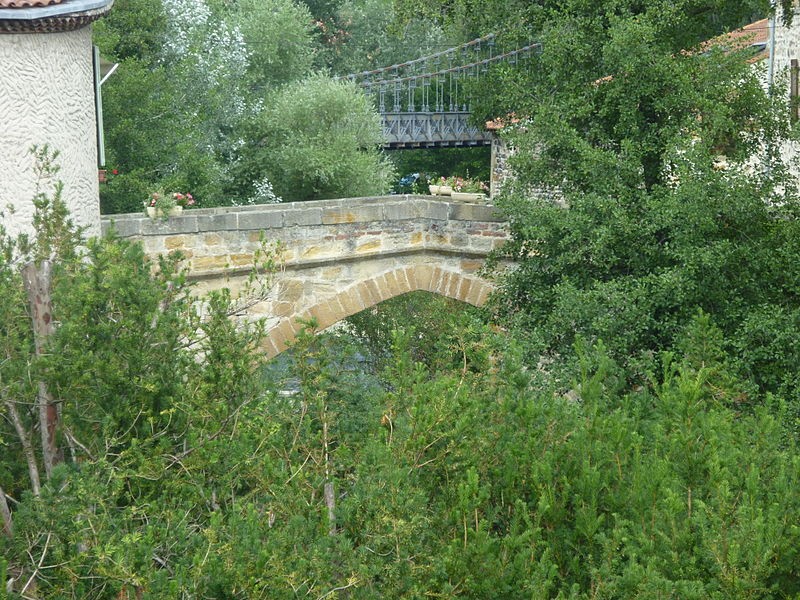 Photo de Vieux pont sur la Couze de Coudes