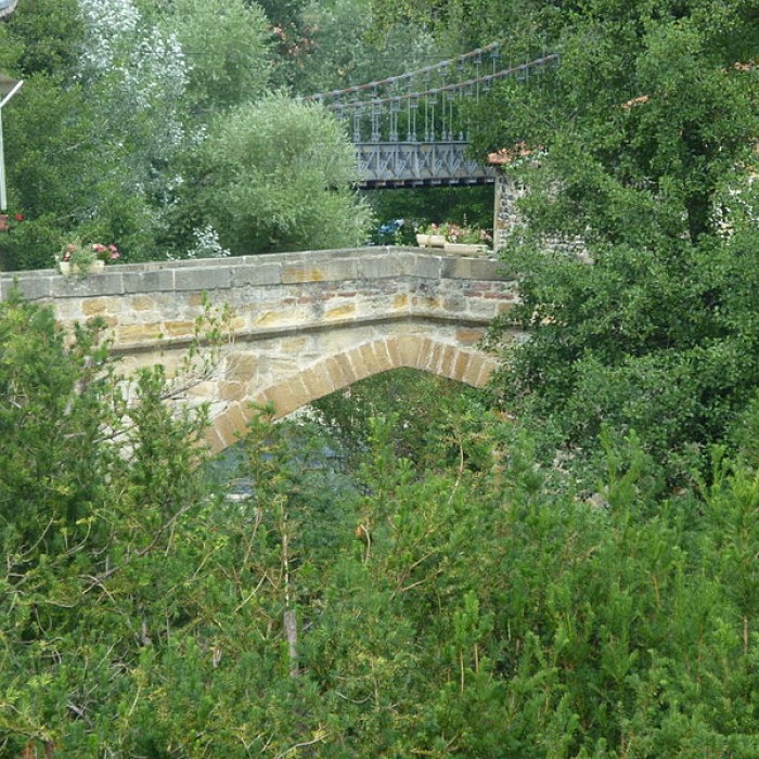 Photo de Vieux pont sur la Couze de Coudes