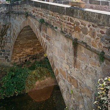Vieux pont sur la Couze de Coudes