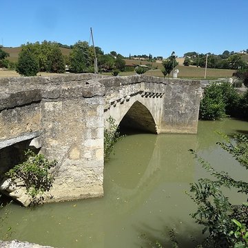 Vieux pont sur le Gers à Pavie