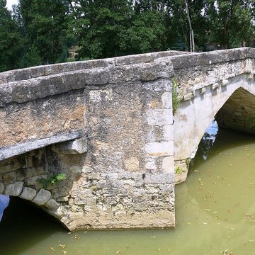 Vieux pont sur le Gers à Pavie