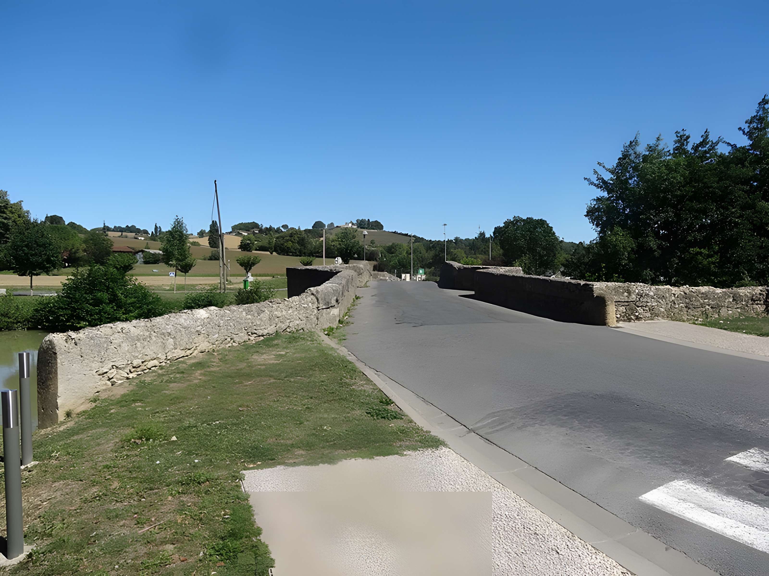 Vieux pont sur le Gers à Pavie