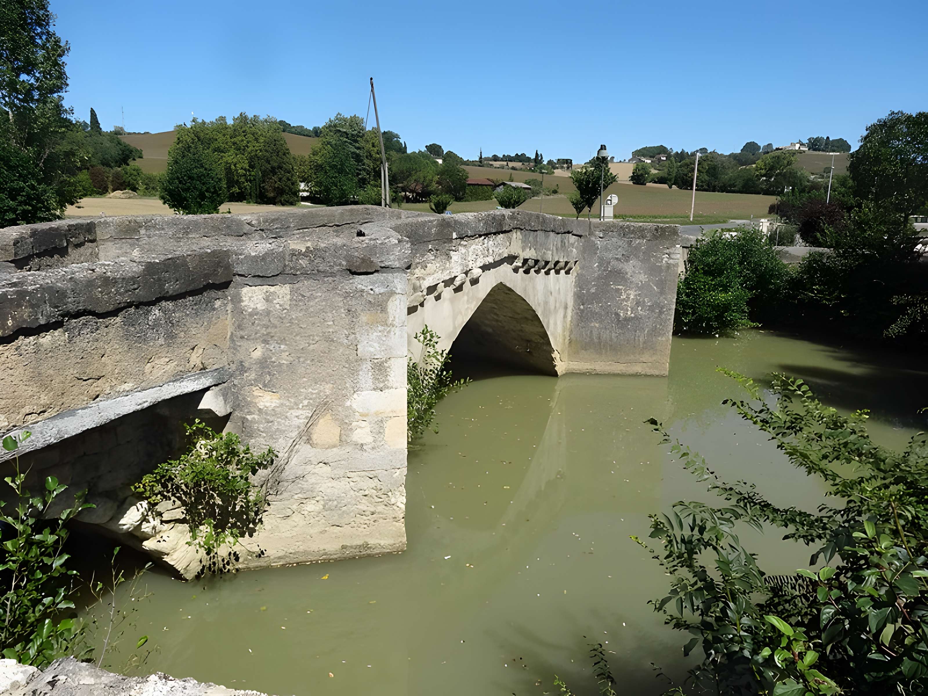 Vieux pont sur le Gers à Pavie