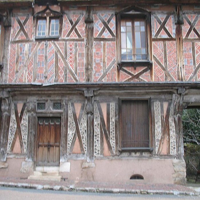 Photo de Maison de lArchevêché de Saint-Julien-du-Sault