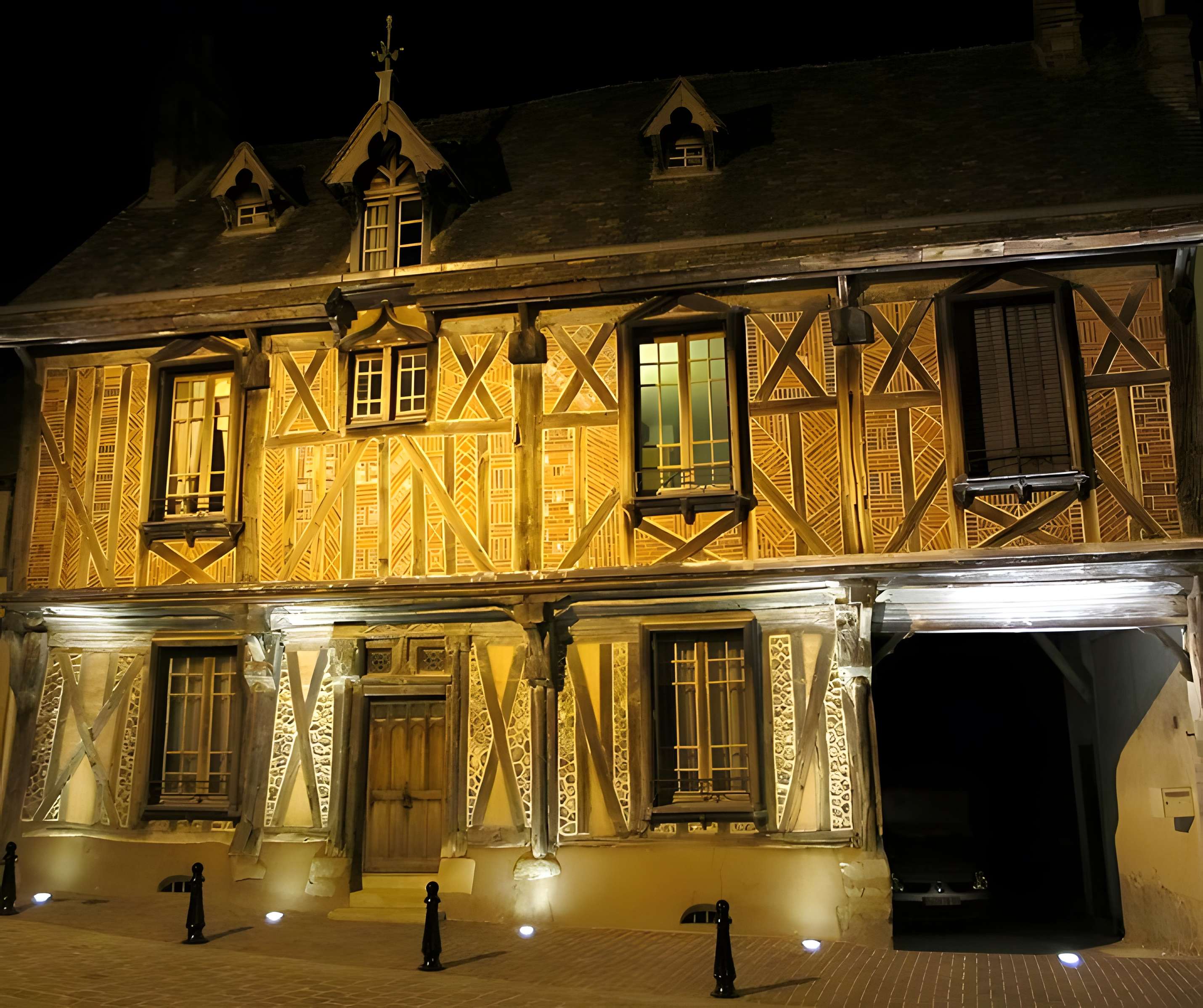 Maison de l'Archevêché de Saint-Julien-du-Sault