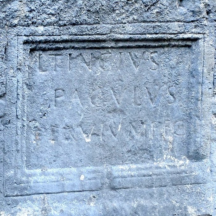 Photo de Voie romaine et inscription commémorative également sur commune de Dingy-Saint-Clair