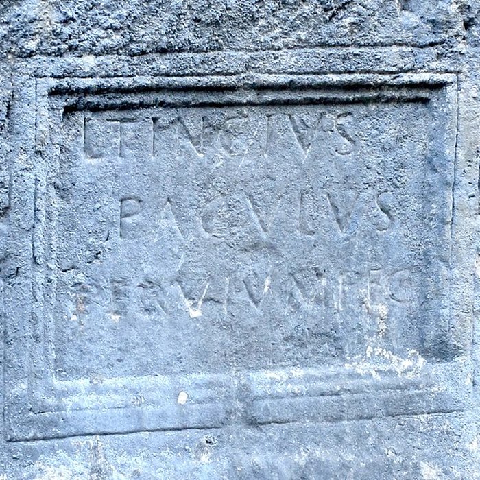 Photo de Voie romaine et inscription commémorative également sur commune de Dingy-Saint-Clair