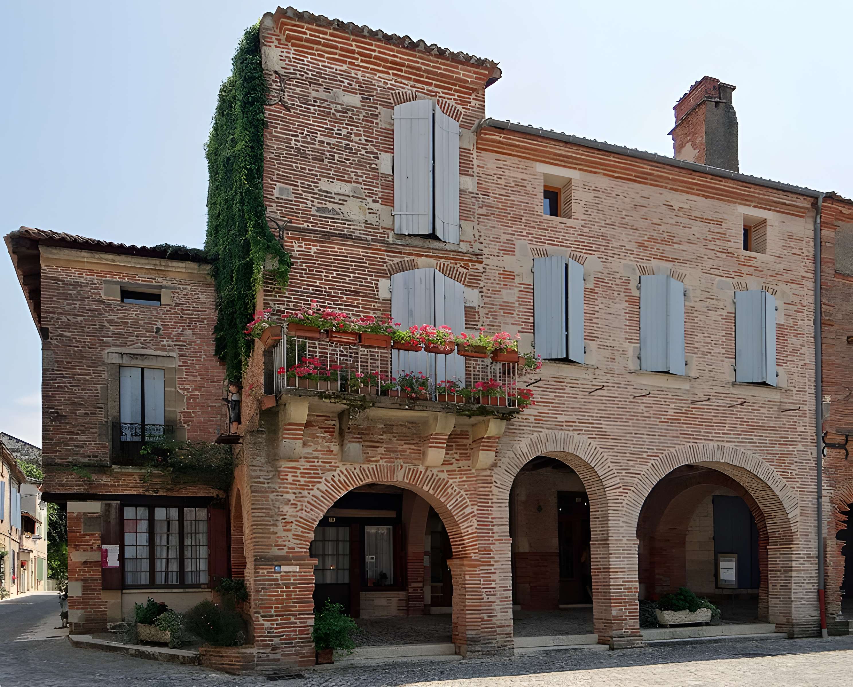 12 Immeubles Place de la Halle à Auvillar 