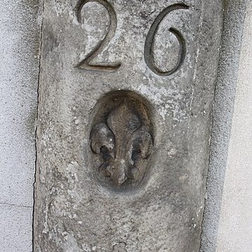 2 Bornes fleurdelysée de Mormant