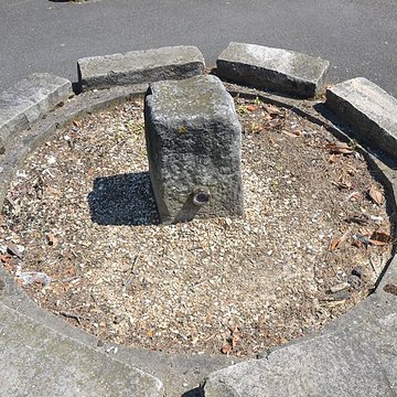 2 Bornes fleurdelysée de Sainte-Geneviève-des-Bois