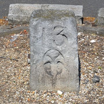 2 Bornes fleurdelysée de Sainte-Geneviève-des-Bois