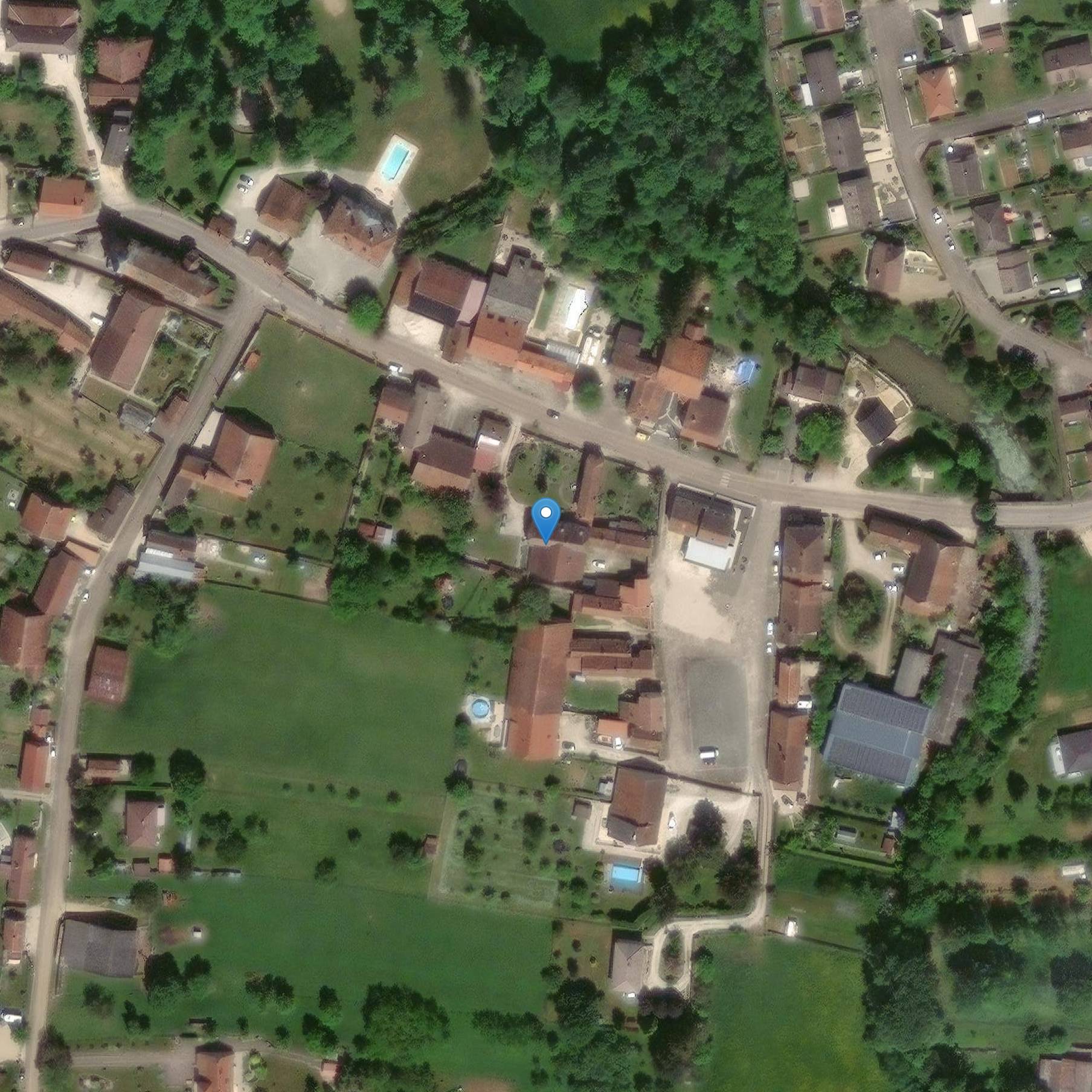 Photo de 2 Villegusien-le-Lac Cross