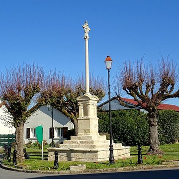 2 Croix dÉpiais-lès-Louvres