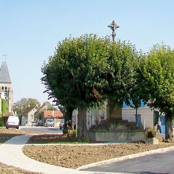2 Croix dÉpiais-lès-Louvres