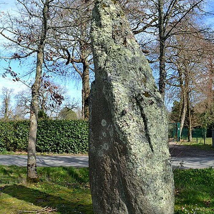 Photo de Deux menhirs dénommés Les Pierres Jumelles
