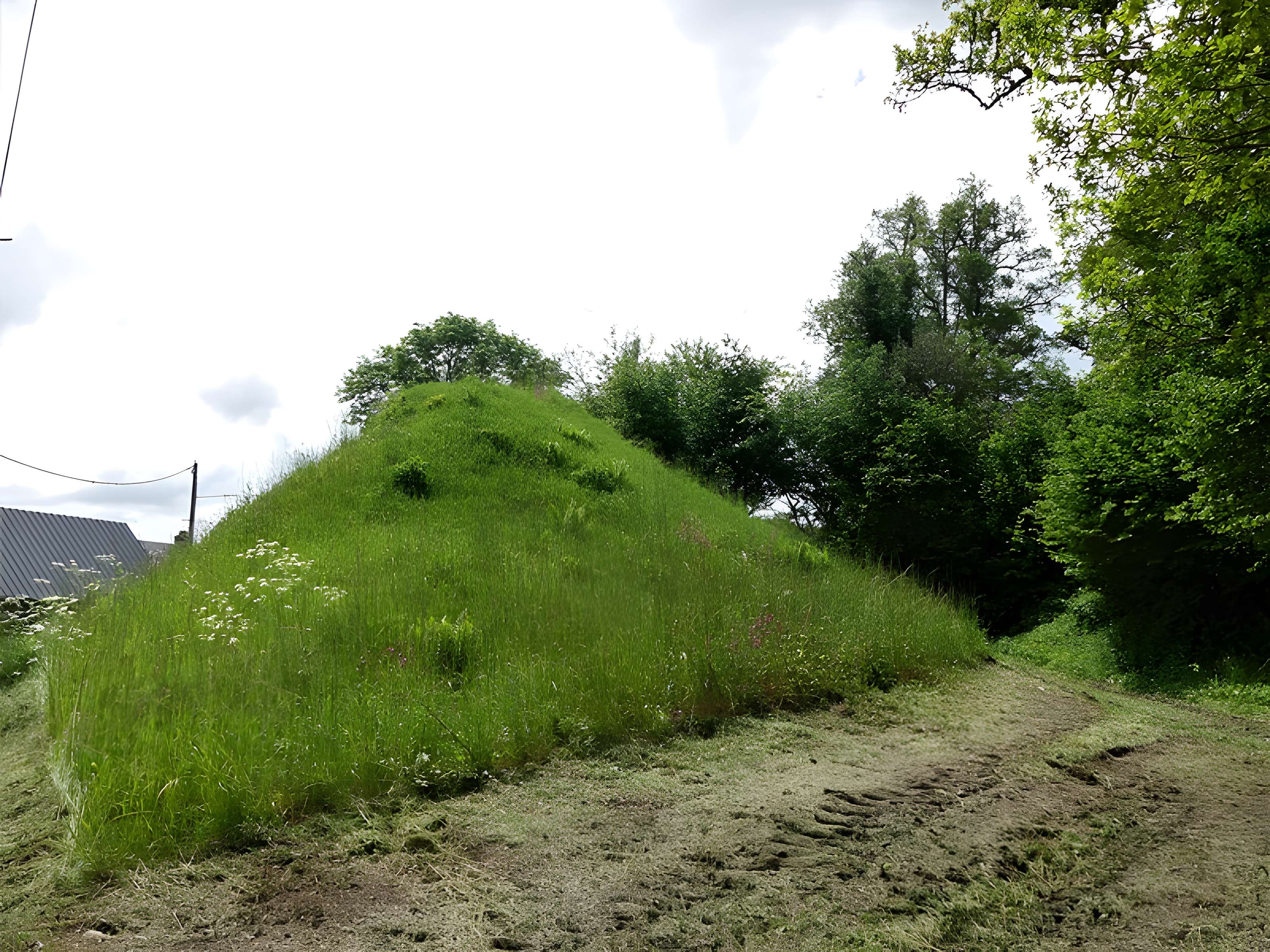 3 Mottes castrales de Saint-Oradoux-de-Chirouze