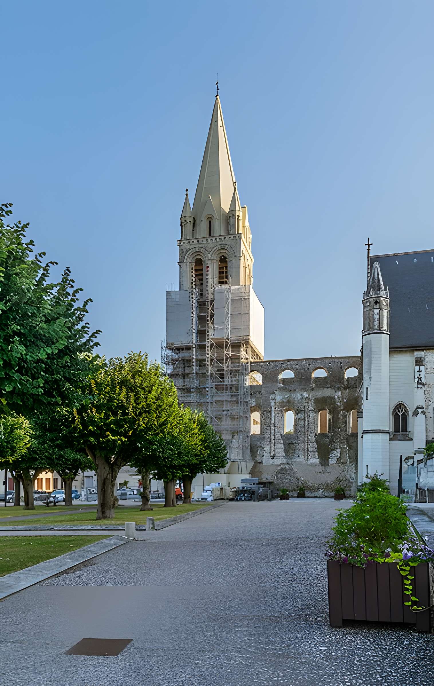 Abbatiale Saint-Pierre-Saint-Paul de Beaulieu-lès-Loches