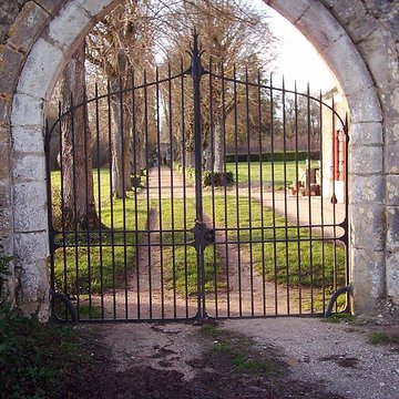 Restes de lancienne abbaye de la Guiche