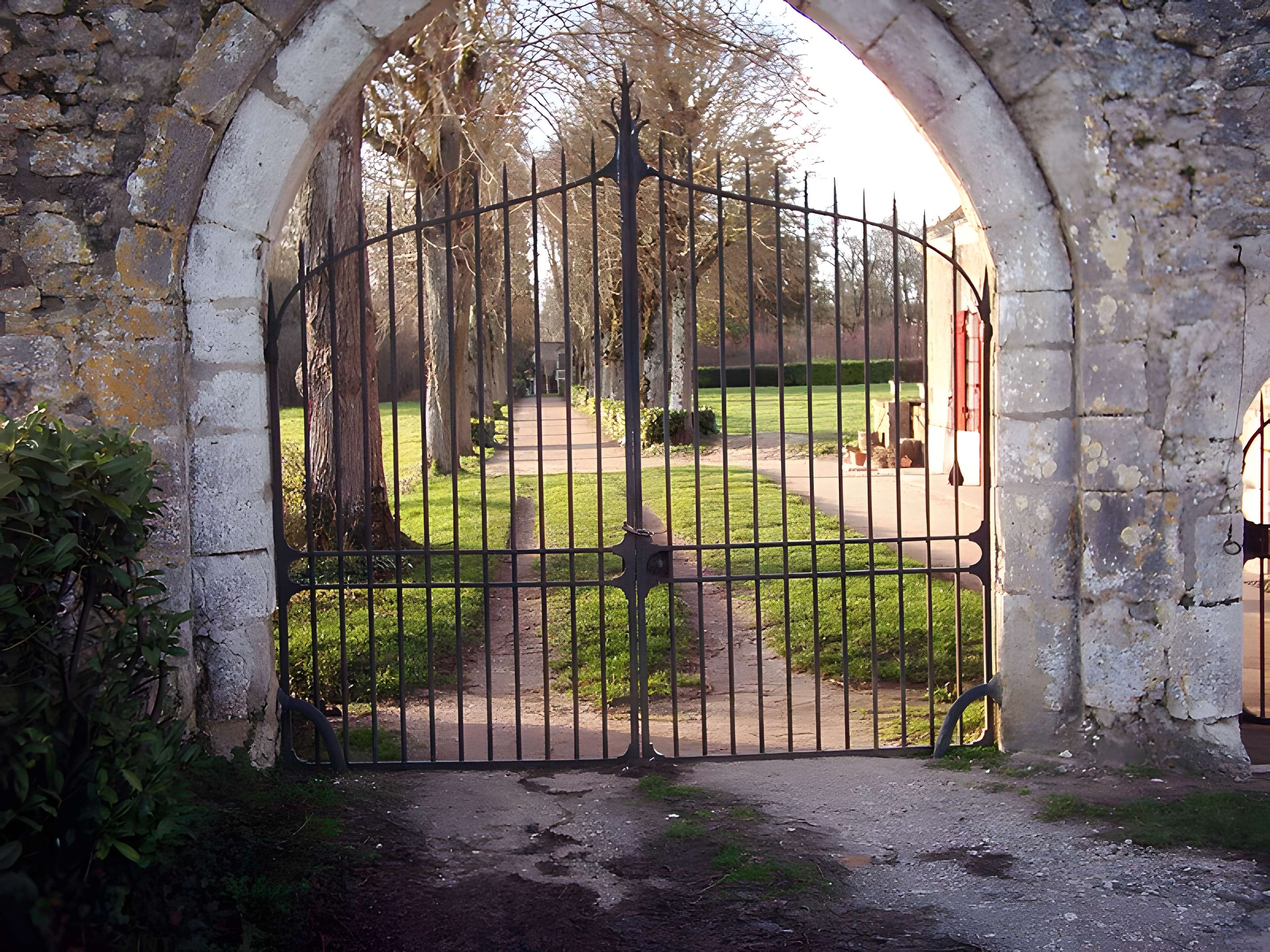 Restes de l'ancienne abbaye de la Guiche