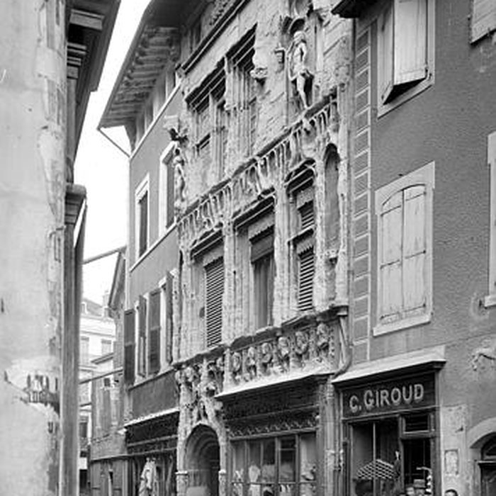 Photo de Maison des Têtes de Valence