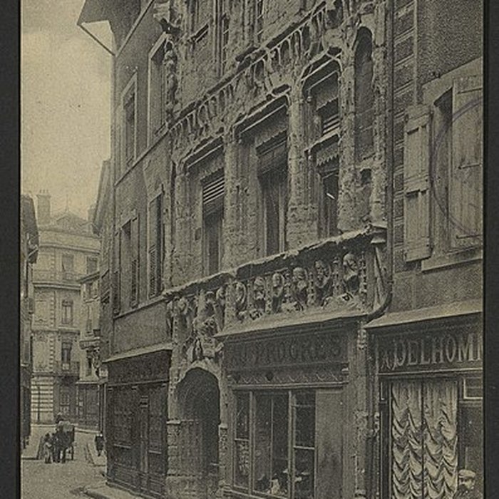 Photo de Maison des Têtes de Valence