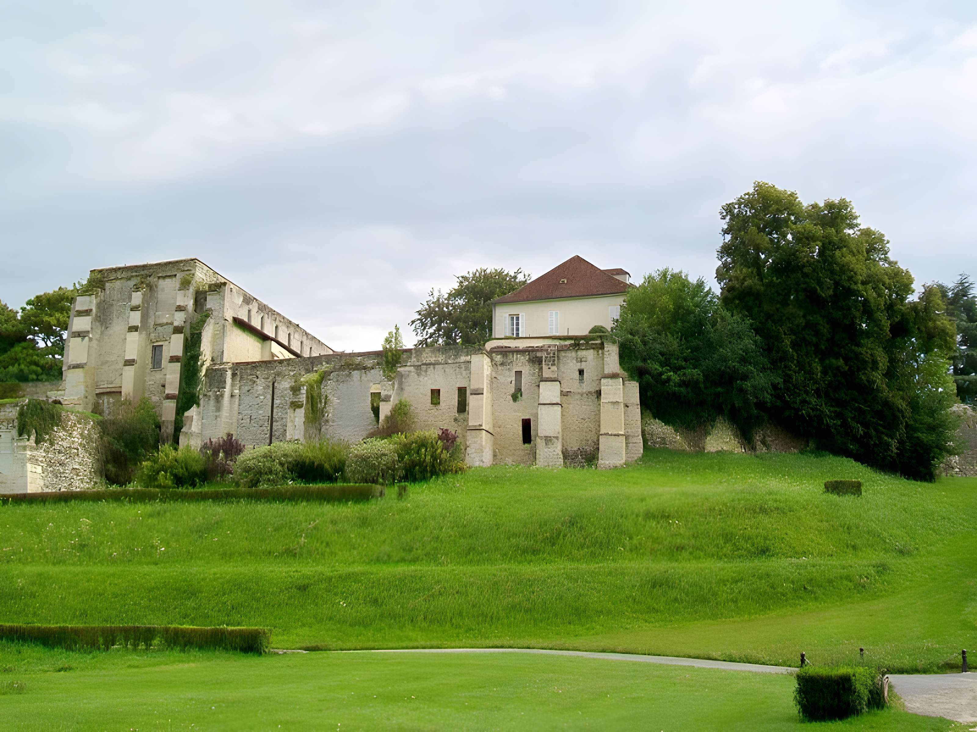 Abbaye Saint-Arnould de Crépy-en-Valois 