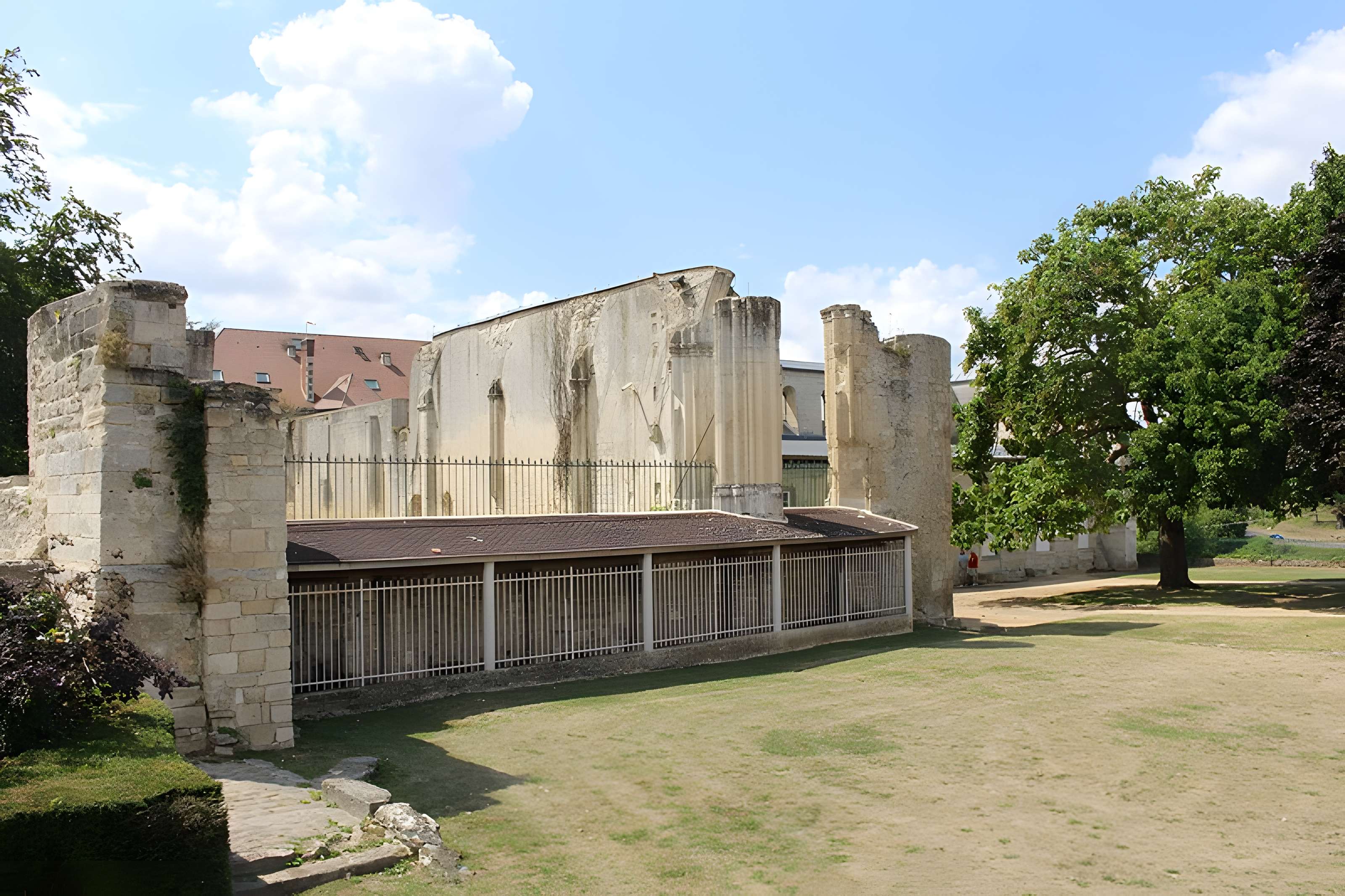 Abbaye Saint-Arnould de Crépy-en-Valois
