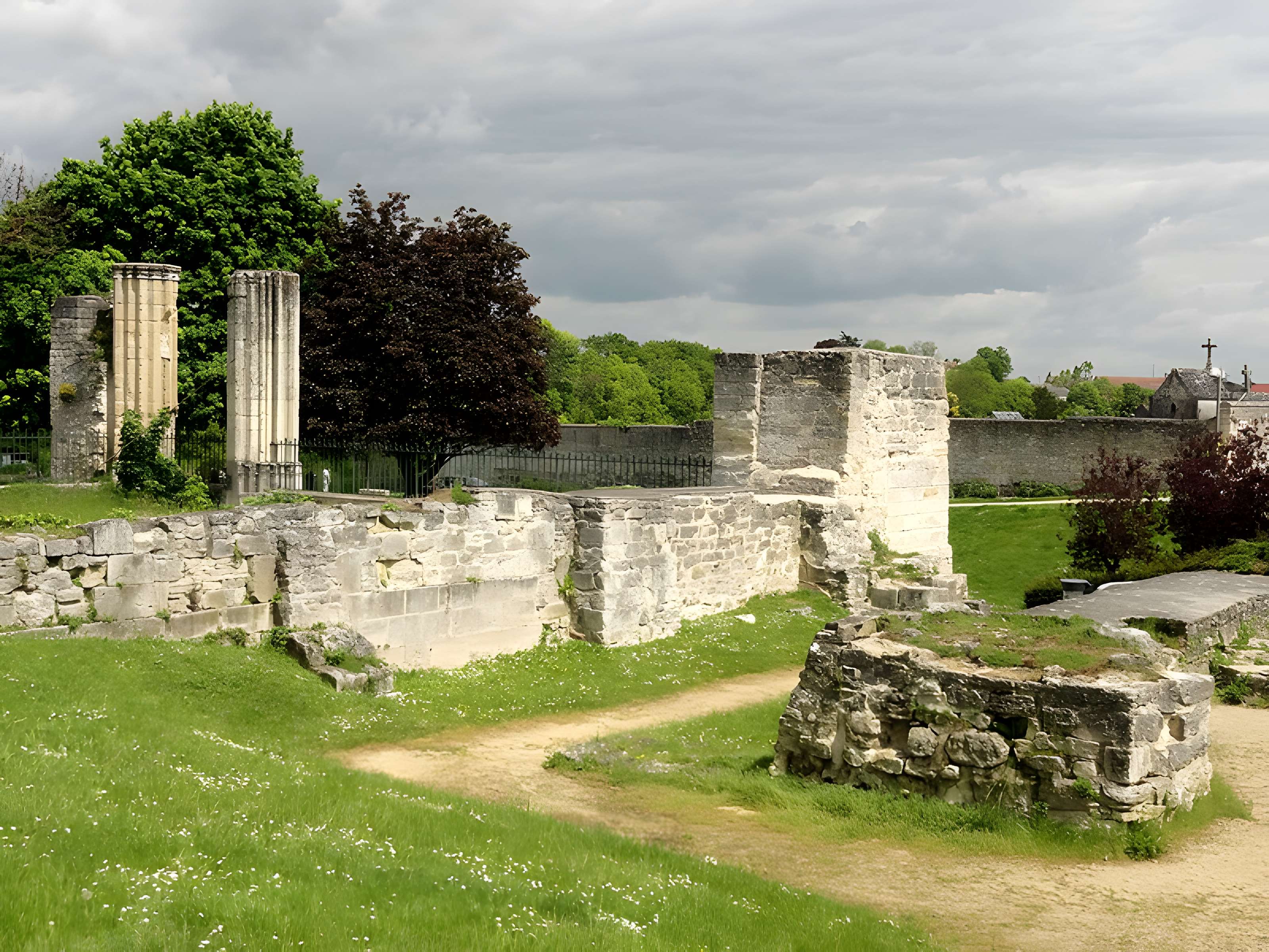 Abbaye Saint-Arnould de Crépy-en-Valois