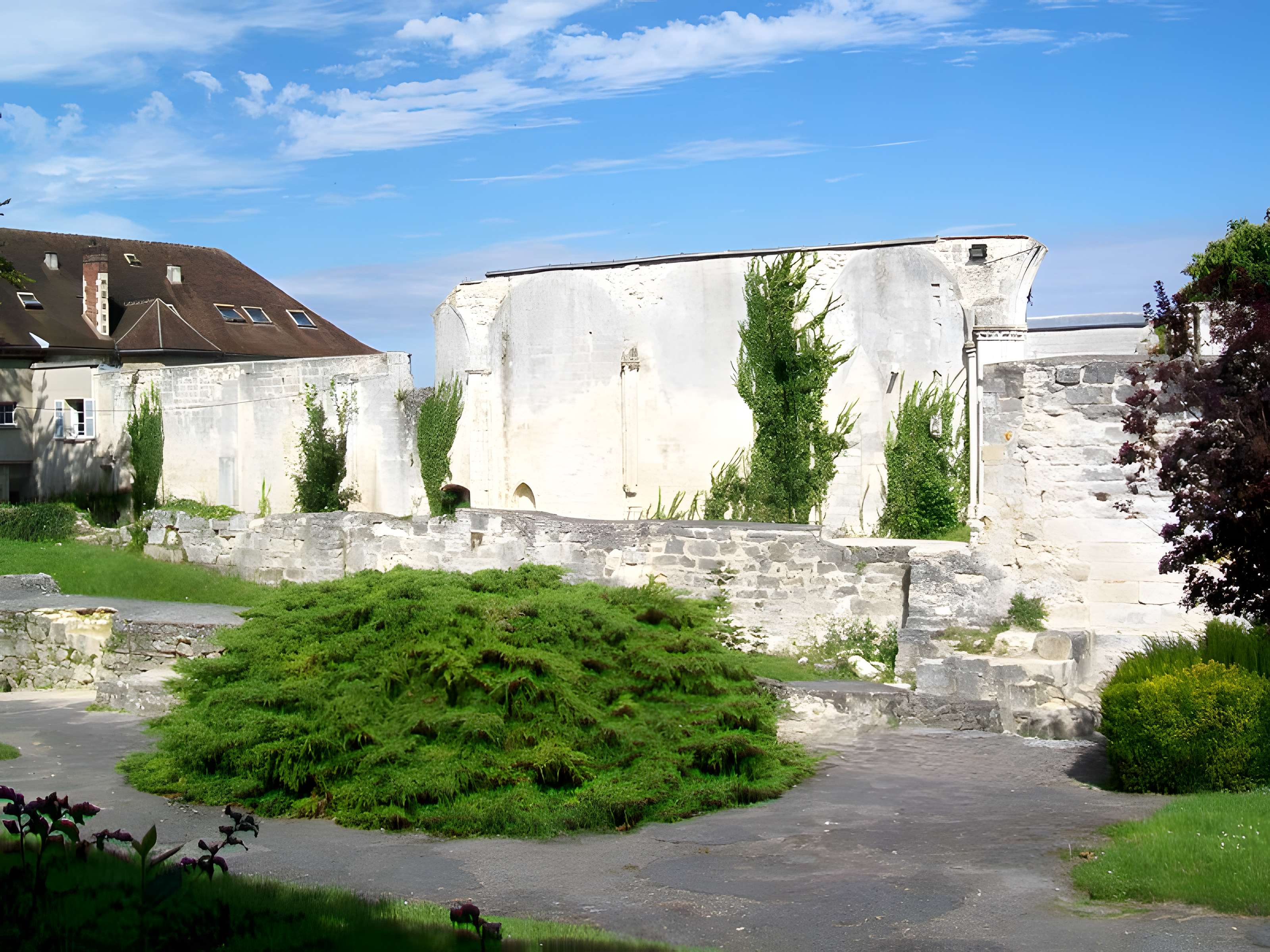 Abbaye Saint-Arnould de Crépy-en-Valois