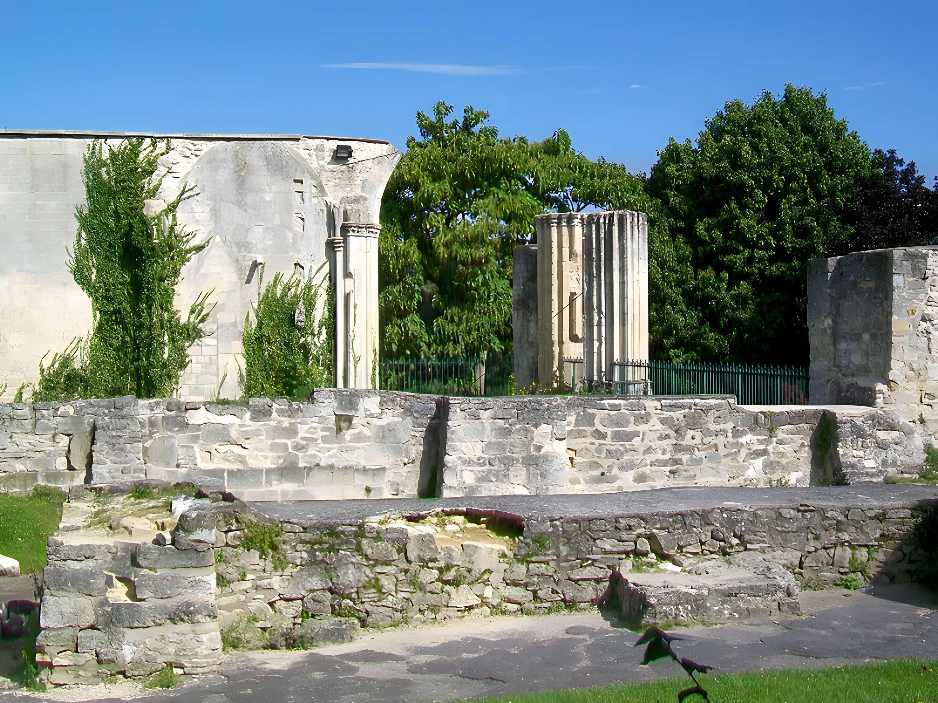 Abbaye Saint-Arnould de Crépy-en-Valois
