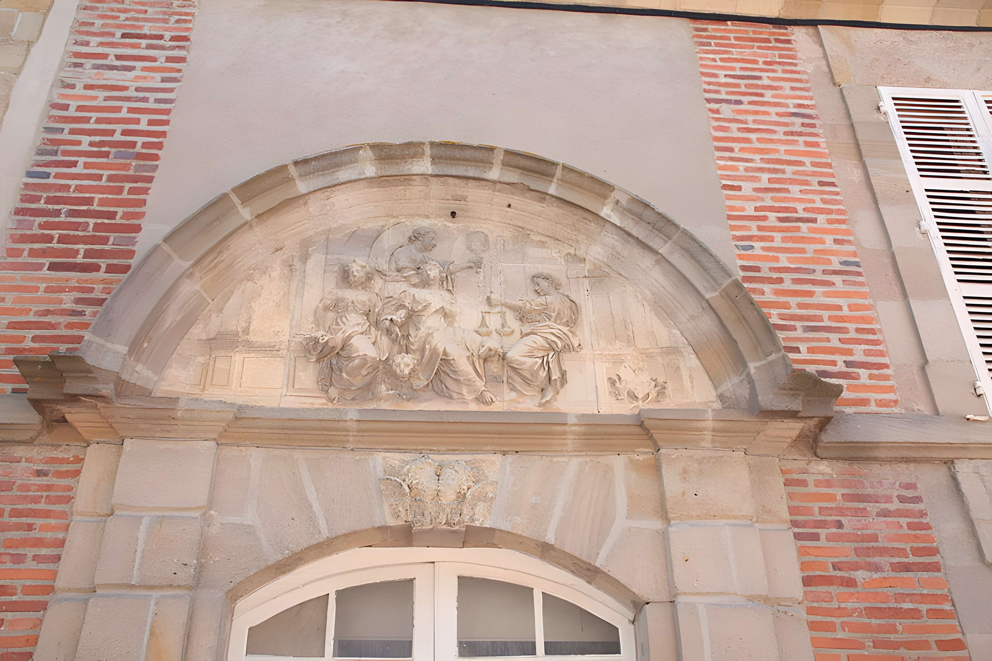 Maison des Vertus cardinales à Saint-Menoux