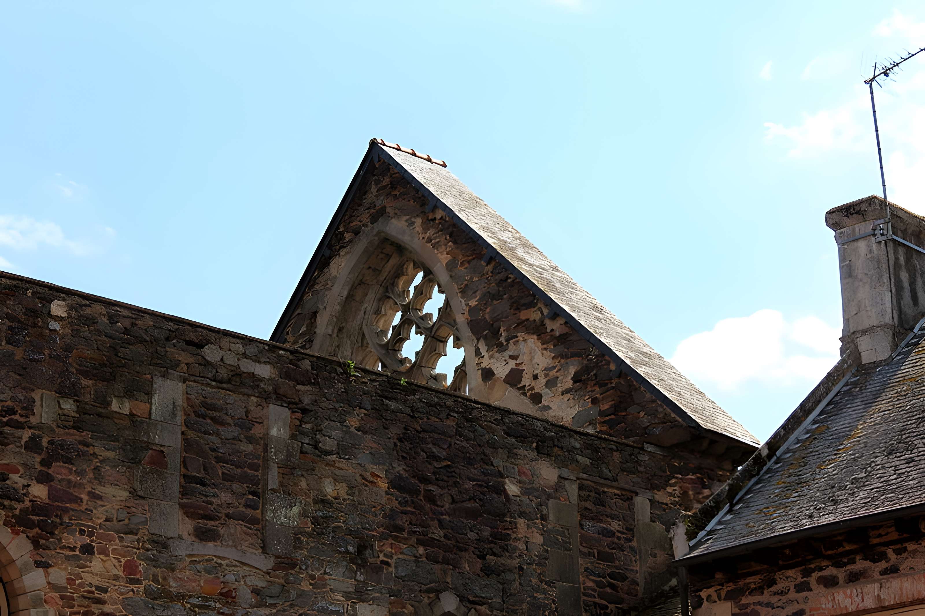 Abbaye Saint-Jacques de Montfort