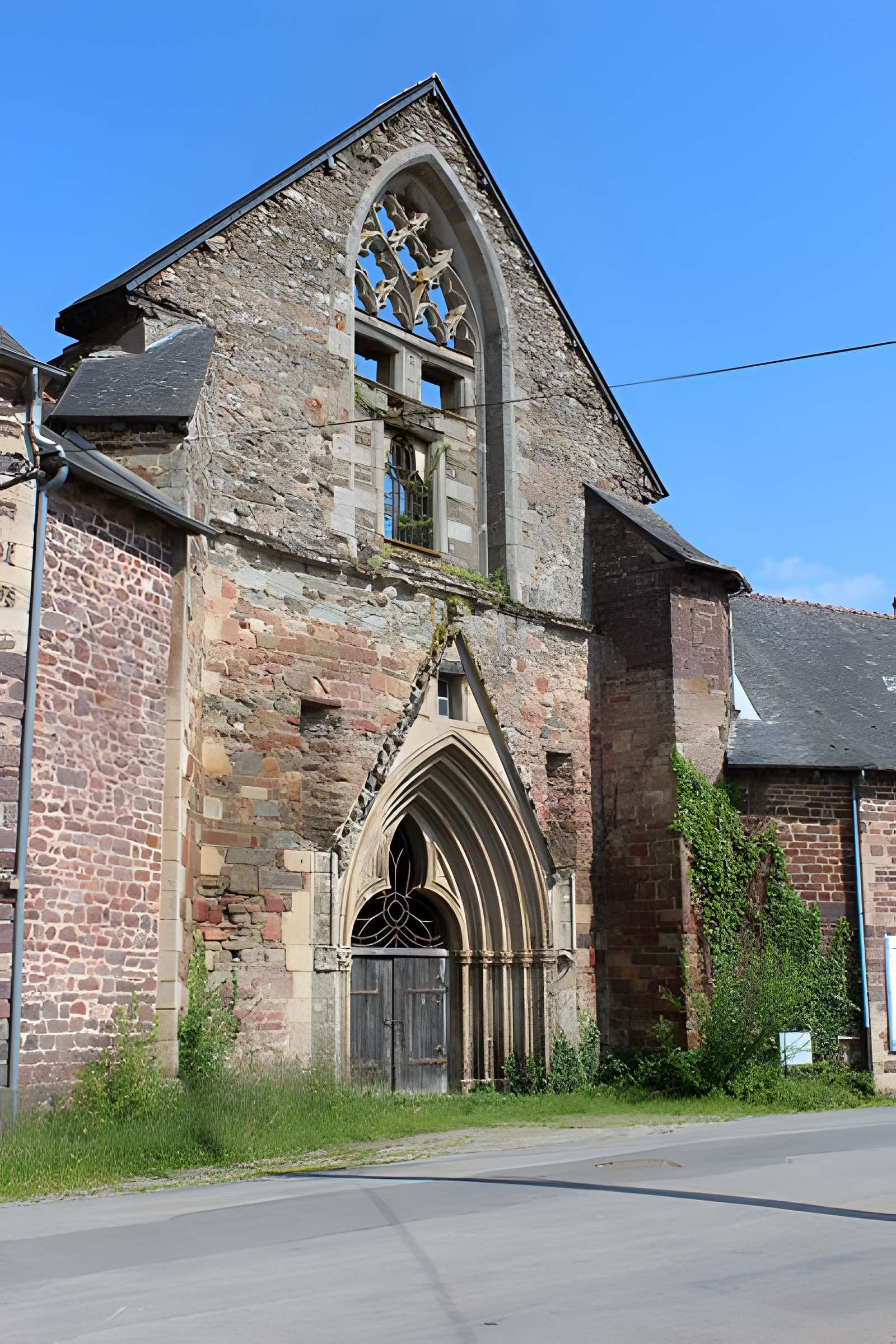 Abbaye Saint-Jacques de Montfort