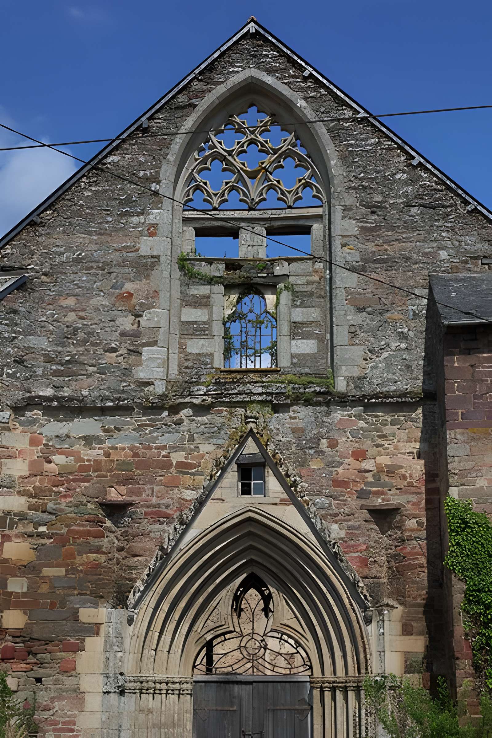 Abbaye Saint-Jacques de Montfort