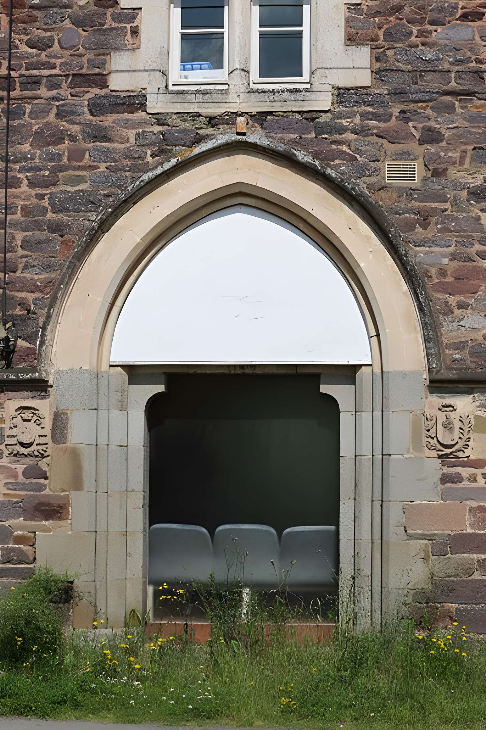 Abbaye Saint-Jacques de Montfort